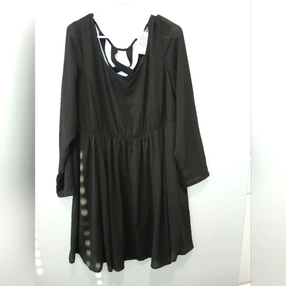 torrid Dresses & Skirts - Torrid women's size 2X black long sleeve midi strappy back a-line dress …